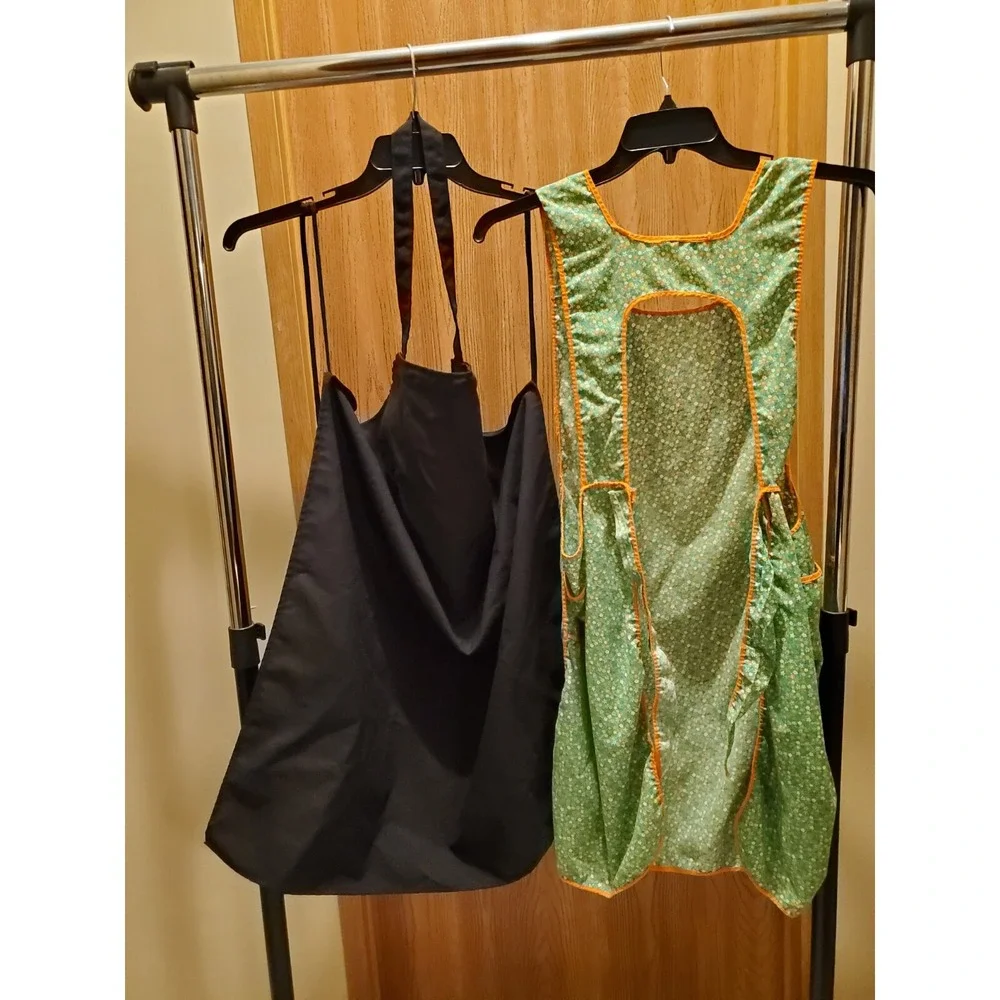 2 Lot 1 = Vtg Farmhouse Full Bib Cover Up Apron, Cotton, Pockets, 2 = black newe